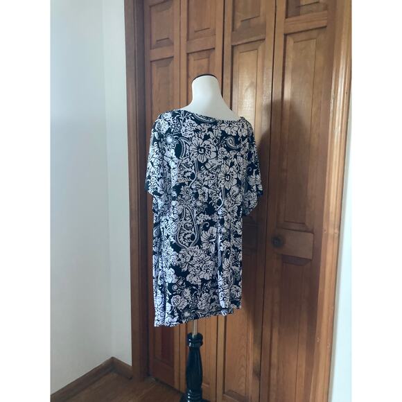Susan Lawrence Black and White Stretch Pullover Top, Size 3X - Picture 4 of 8